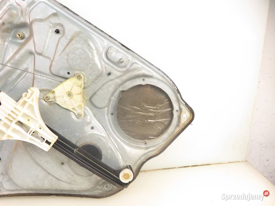 PODNOŚNIK SZYBY PRAWY TYLNY VW PASSAT B5 Variant osobowe