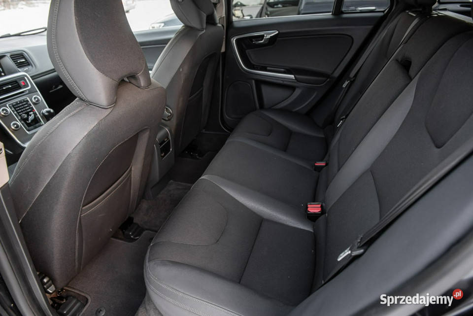 Volvo V60 RDesign 20d D4 163 5 cylindrowy Manual lakier metallic sprzedam