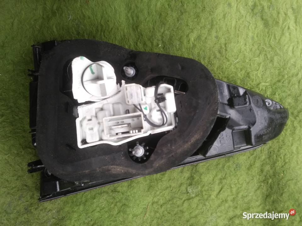 VW Touran III 5TA945093D lewa tył klapa Motoryzacja Dębno