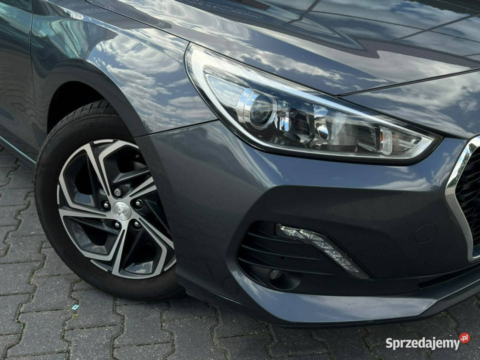 Hyundai i30 14 MPI 100 Classic Led Business lakier metallic i30 Piotrków Trybunalski