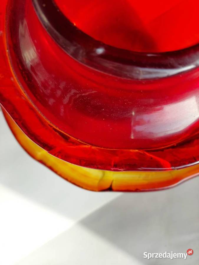 Wazon czerwony z wstęgą J Słuczan Orkusz Wrocław