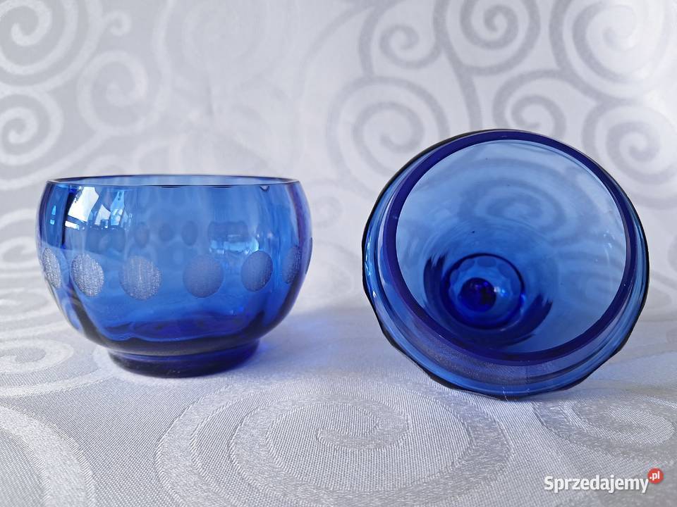 Bomboniera gruszka ze szkła kobaltowego vintage Porcelana i szkło Strzelce Krajeńskie