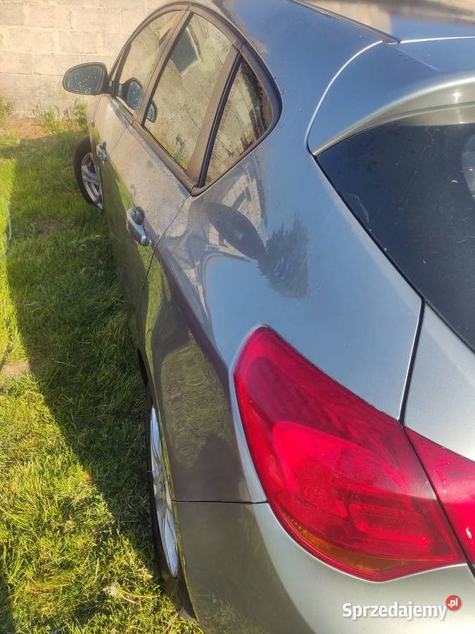Opel Astra J 16 benzyna nieuszkodzony