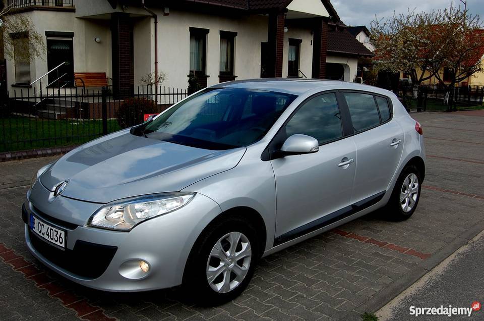 Ładna Meganka z małym przebiegiem benzyna światła przeciwmgłowe Goleniów sprzedam