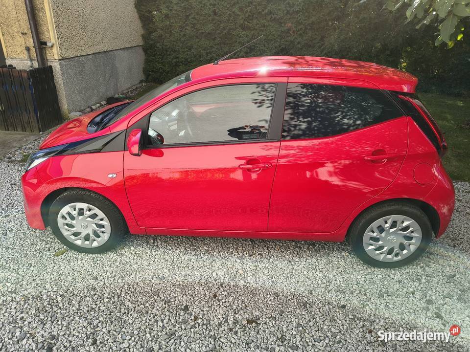 Toyota Aygo 10 play kupiony w polskim salonie Kraków sprzedam