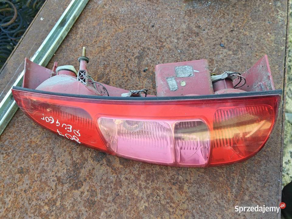Lampa prawą tylną pegueot 807 Lublin
