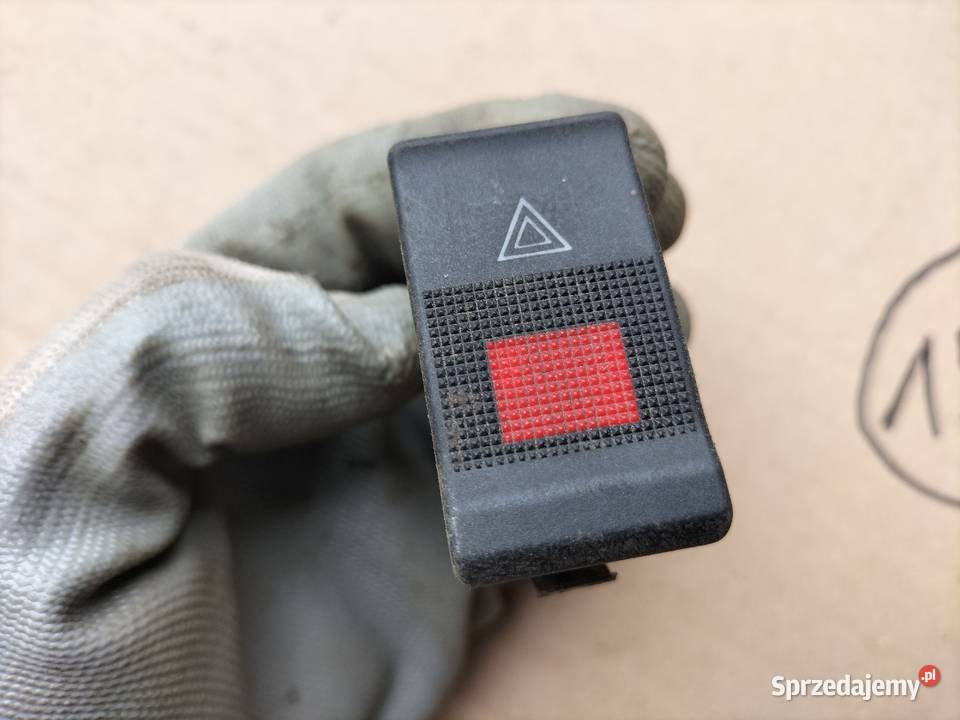 AUDI 4A0941509 WŁĄCZNIK ŚWIATEŁ AWARYJNYCH Przekaźniki Kamień-Kolonia