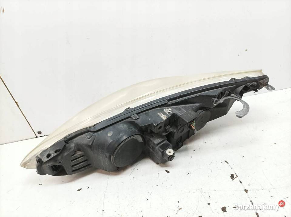 LAMPA PRZÓD PRAWA EU Peugeot 308 I 20072014 Lampy przednie