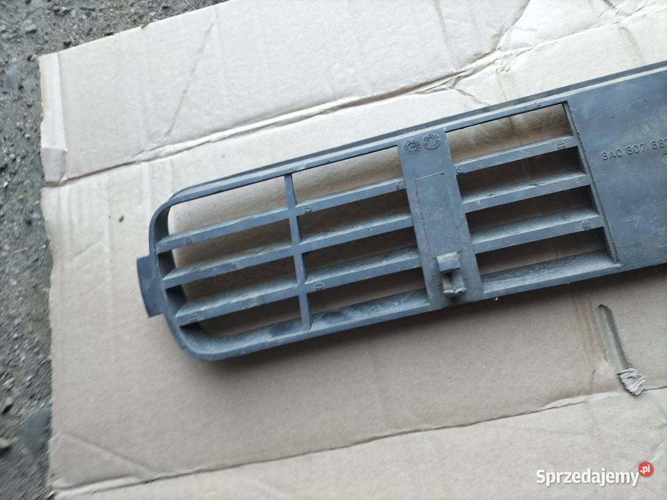 AUDI 80 B4 80B4 KRATKA ZDERZAKA ŚRODKOWA osobowe Pozostałe Kamień-Kolonia