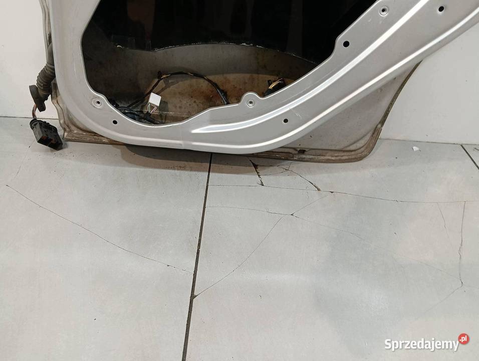 DRZWI PRAWE TYŁ O8 Ford Kuga I 20082012