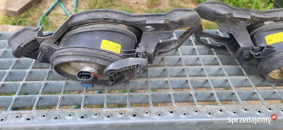 Halogen lewy prawy kratka zderzaka mercedes w204 osobowe