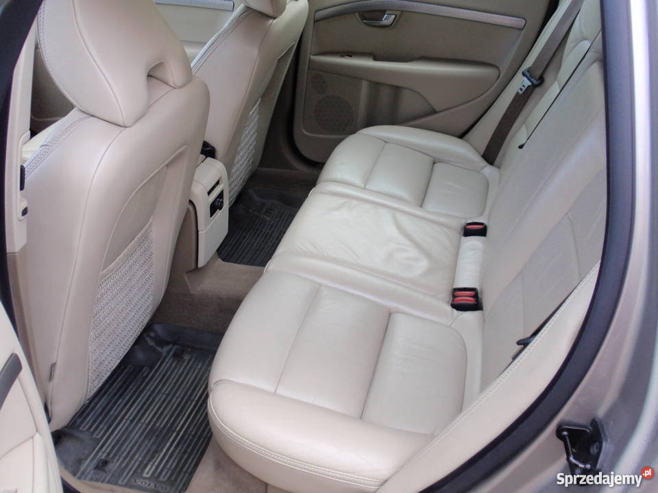 Volvo xc70 2008 D5manual bezowe skory navi komputer pokładowy