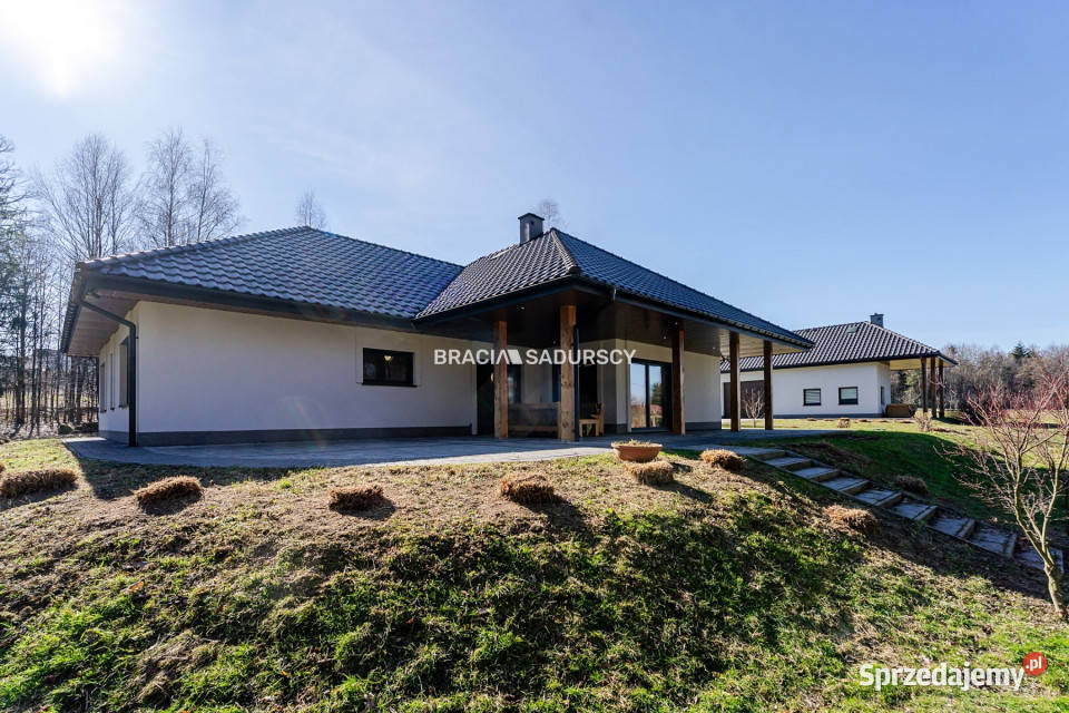 Dom wolnostojący 2077m2 Łomna