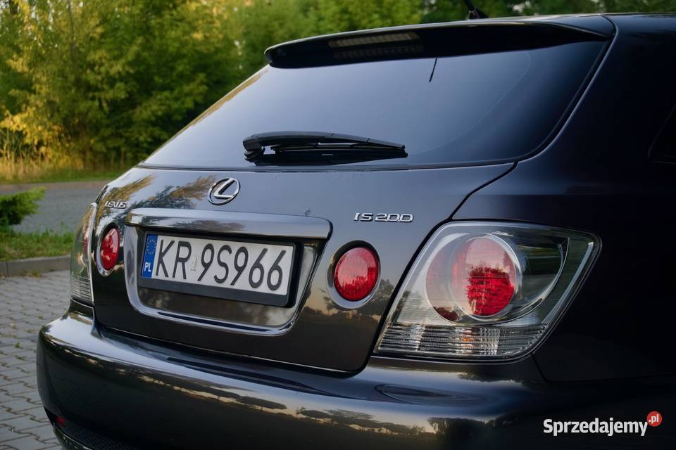 Lexus IS200 SportCross tył napęd manual 214 2x Strumiany