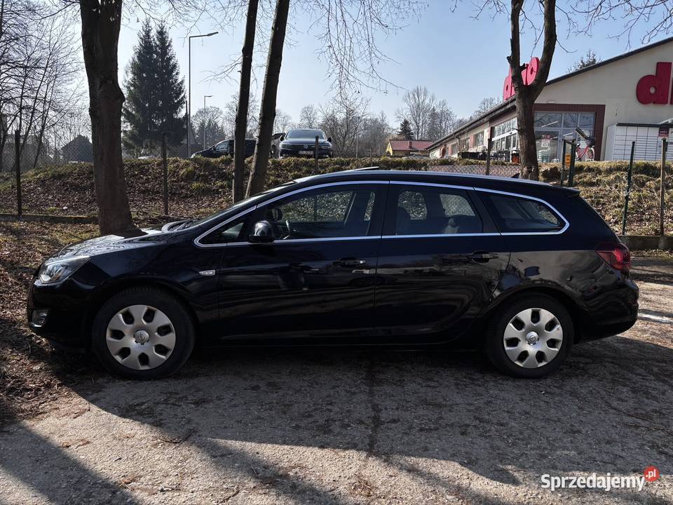 Opel Astra J Sports Tourer 17 CDTI 125 Wersja