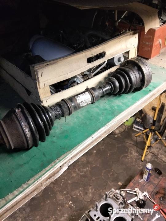 Półoś lewa audi a3 osobowe Półosie Gumieniec