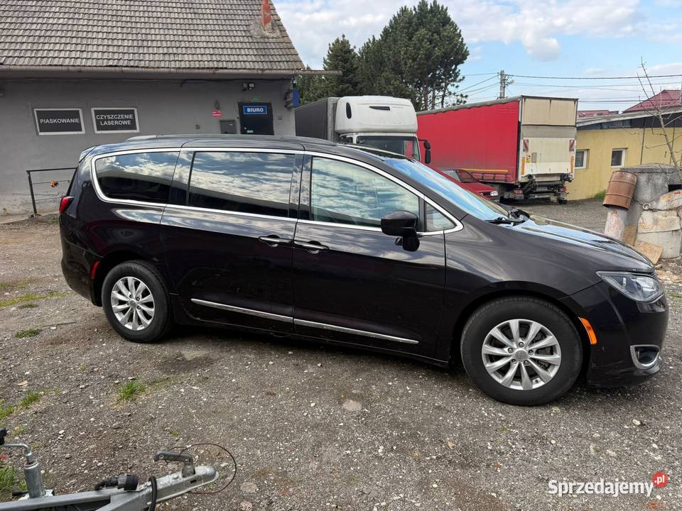 CHRYSLER PACIFICA TOURING L 36 2017 okazja tanio Rok produkcji 2017 małopolskie Węgrzce