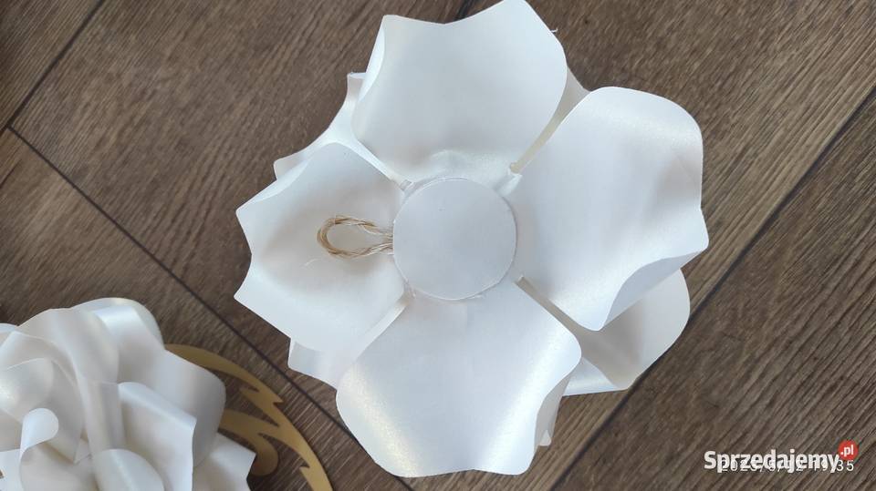Róże z papieru metalizowanego 3D Lądek
