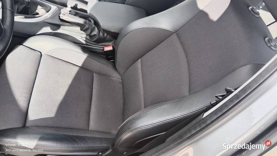 BMW seria 1 20 benzyna 2011 wersja LCI