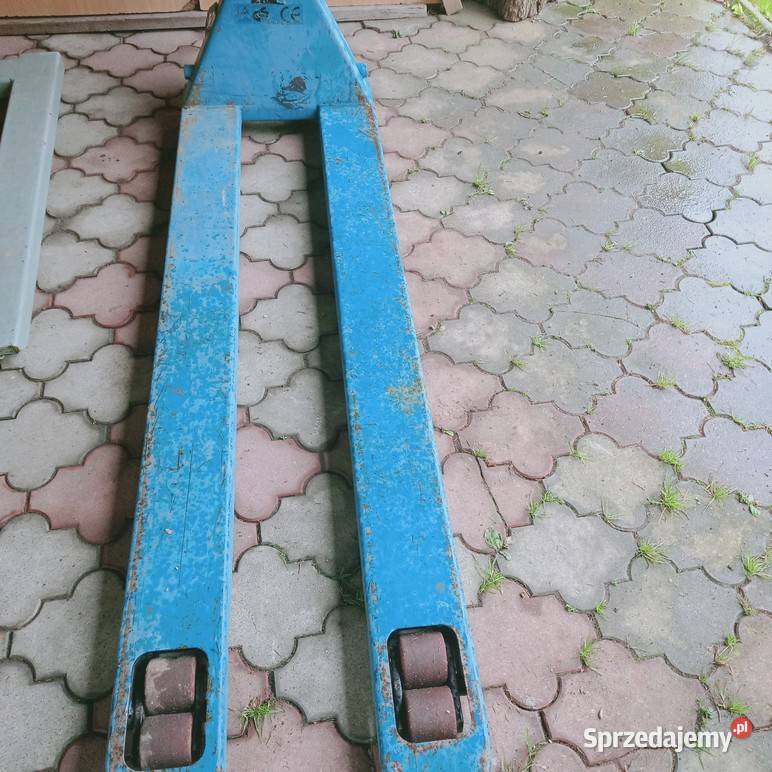 Paleciak z długimi widłami Dobra