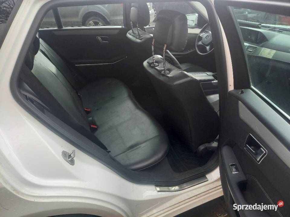 Mercedes e212 30 v6 welurowa tapicerka Lubomierz