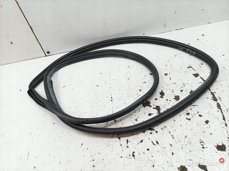 USZCZELKA DRZWI KAROSERYJNA PRAWY TYŁ E16 E17