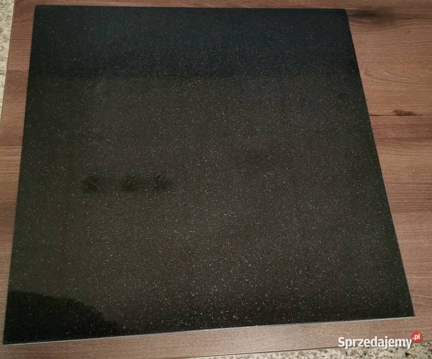 Płytka granitowa ABSOLUTE BLACK 40x40x12 poler Przemyśl