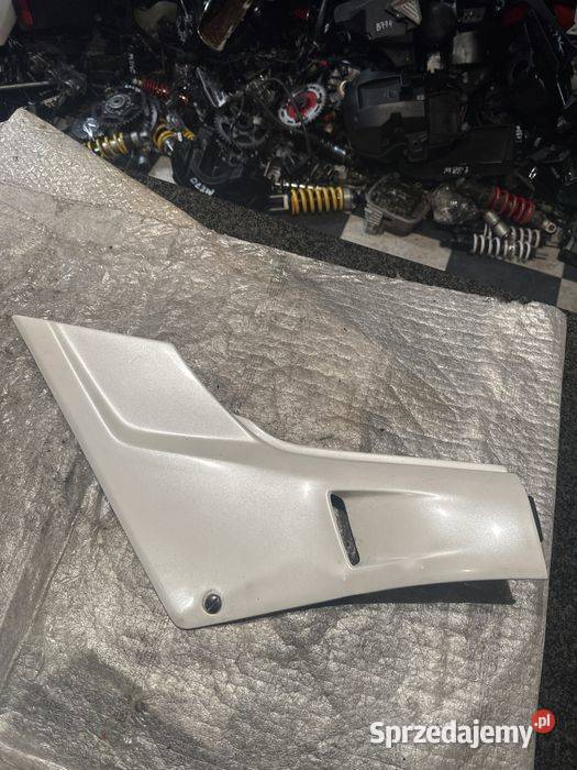 Honda VF750 Osłona Owiewka Bok Boczek Lewy VF Poznań