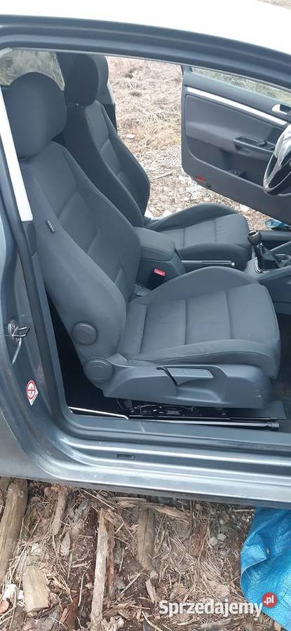 VW GOLF V 16 SR USZKODZONY Żarów