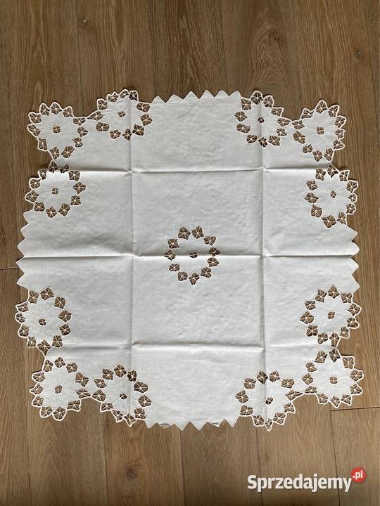 Obrus koło ręcznie haftowany Skierniewice