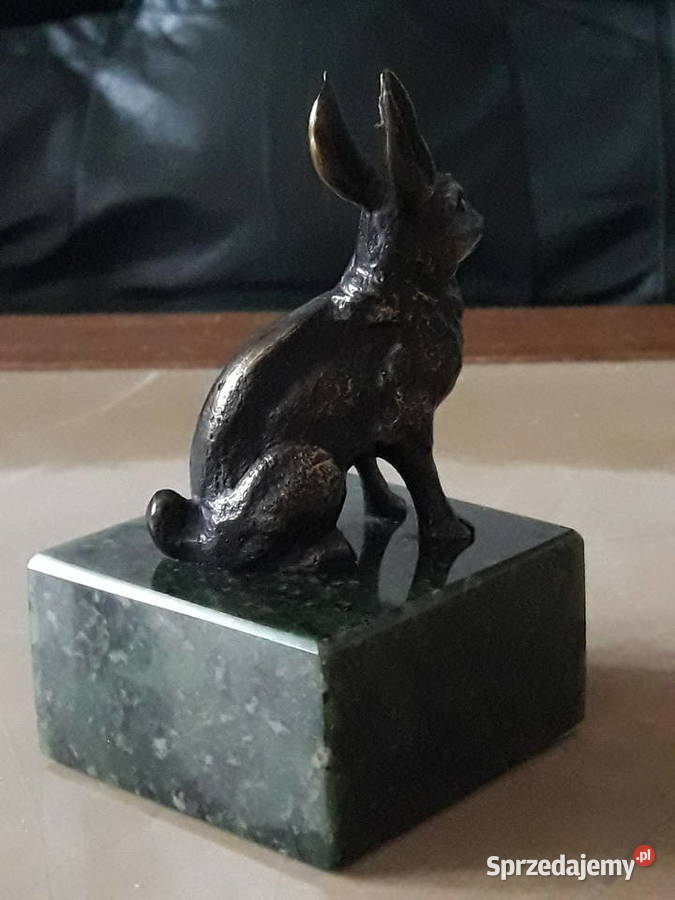 Zajączek z mosiądzu na marmurze rękodzieło antia