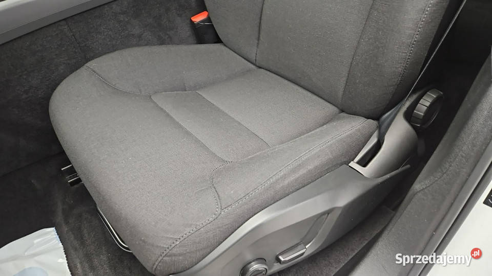 Volvo XC 60 B4 D AWD Core aut Z Polskiego Salonu biały Warszawa