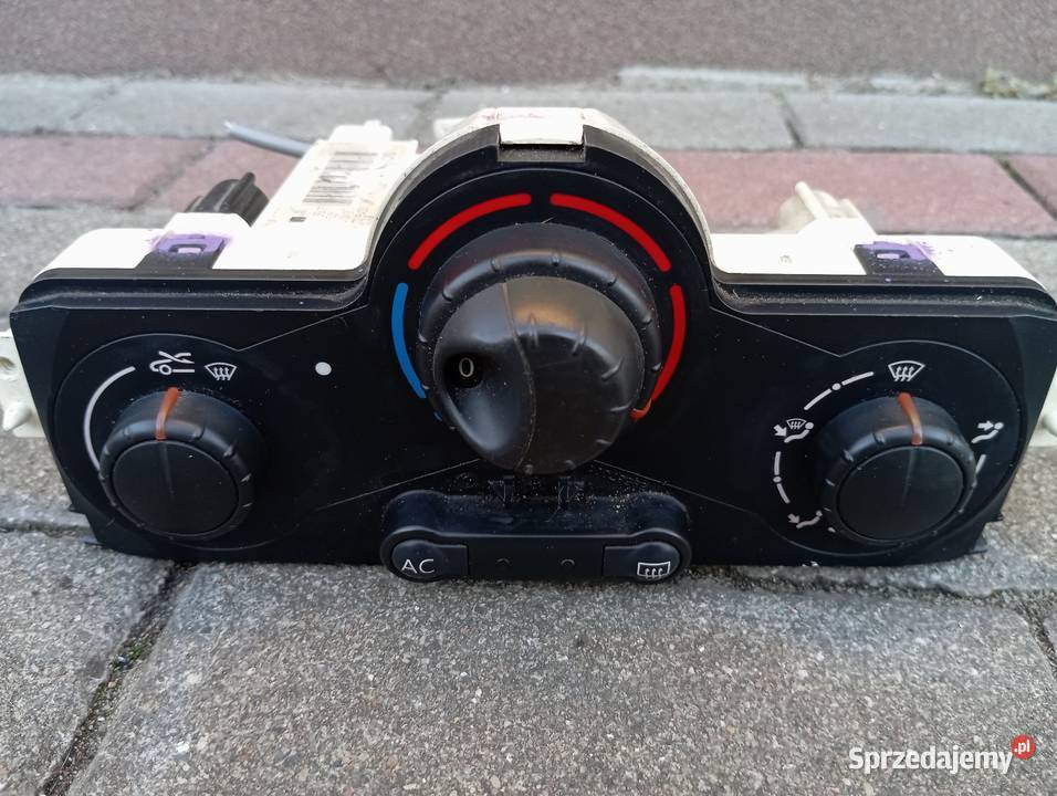 PANEL NAWIEWU KLIMATYZACJI RENAULT MEGANE II Stare Kurowo sprzedam