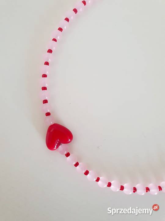 Piękny naszyjnik z uroczym serduszkiem w stylu