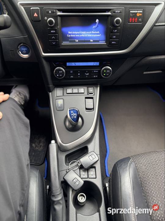 Toyota Auris Touring Sports 18 Hybrid 2014 hybryda Kraków