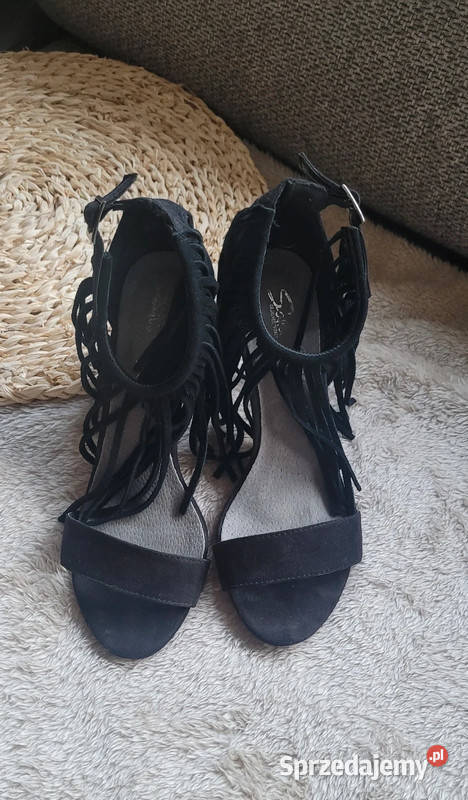 Czarne szpilki z frędzlami firmy Sagan dolnośląskie Głuszyca