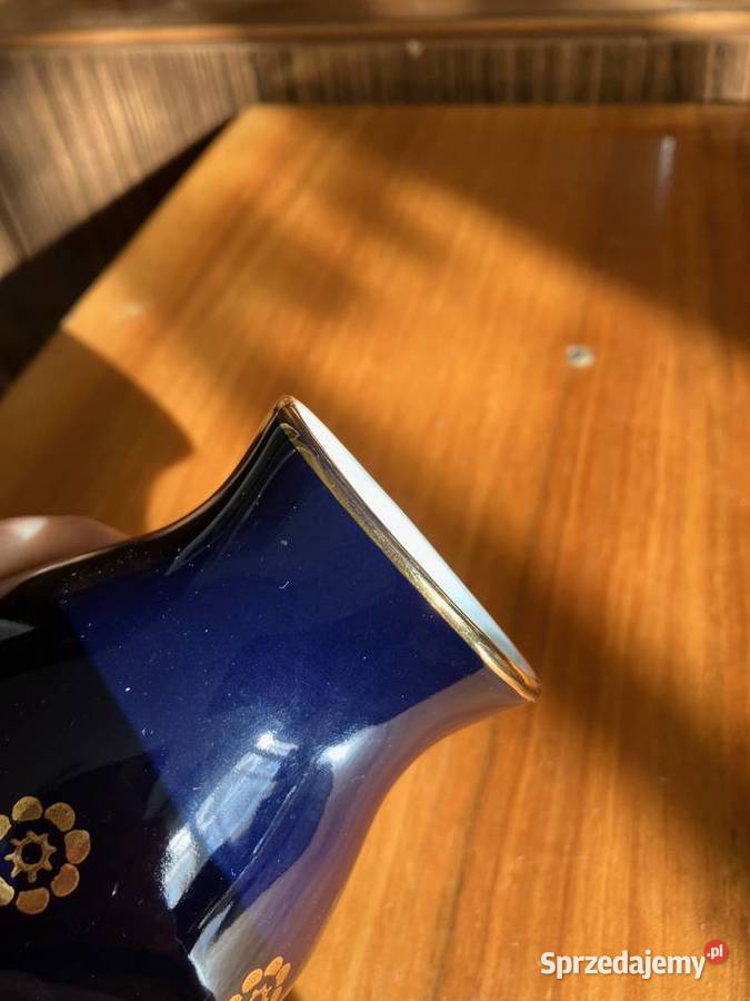 Kobaltowy wazon Wawel porcelana złote ornamenty podkarpackie Nisko