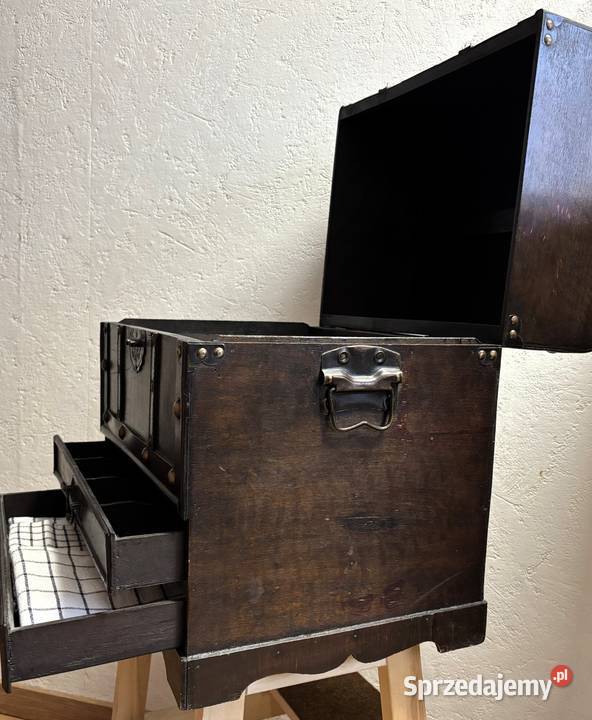 Praktyczny kufer na Majówkę sprzedam