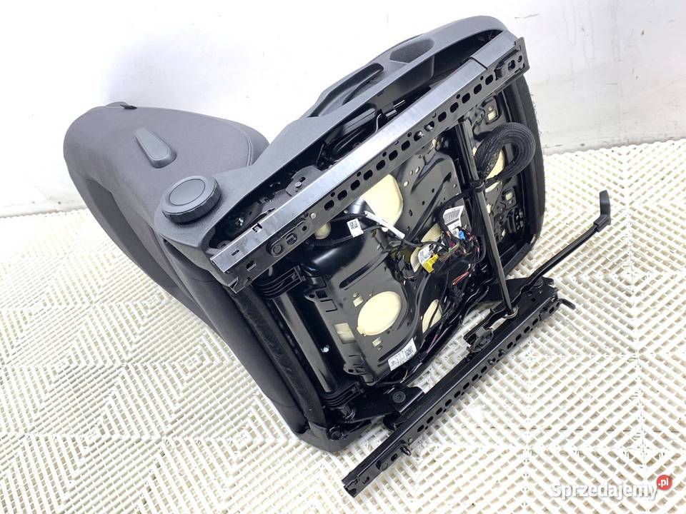 FOTEL PRAWY PRZÓD SEAT LEON III Hatchback