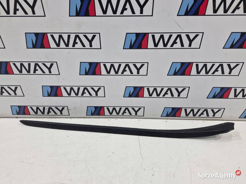 BMW X1 F48 PRAWA LISTWA ODPROWADZAJĄCA SZYBY Listwy