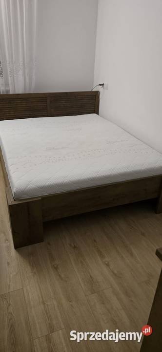 Sprzedam łóżko z materacem sprzedam