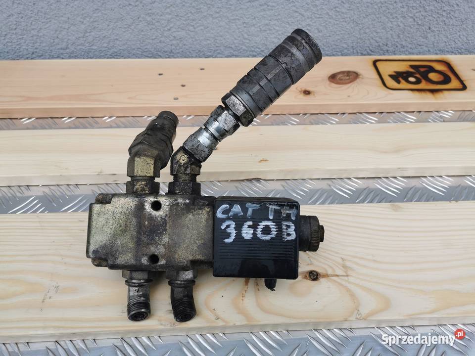 Szybkozłączę hydrauliczne osprzętu CAT TH 360 wielkopolskie
