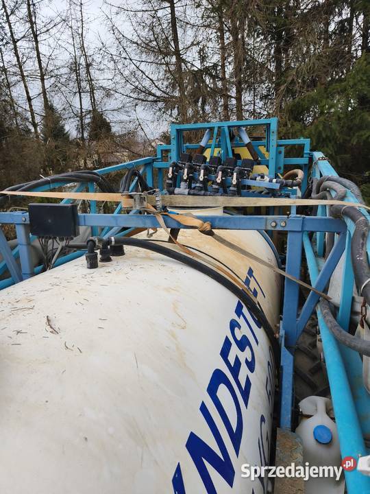 Opryskiwacz z pomocniczym strumieniem powietrza Zaczepiane Ujkowice