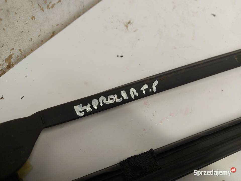 Ford Explorer VII R2KB USZCZELKA SZYBY PRAWY