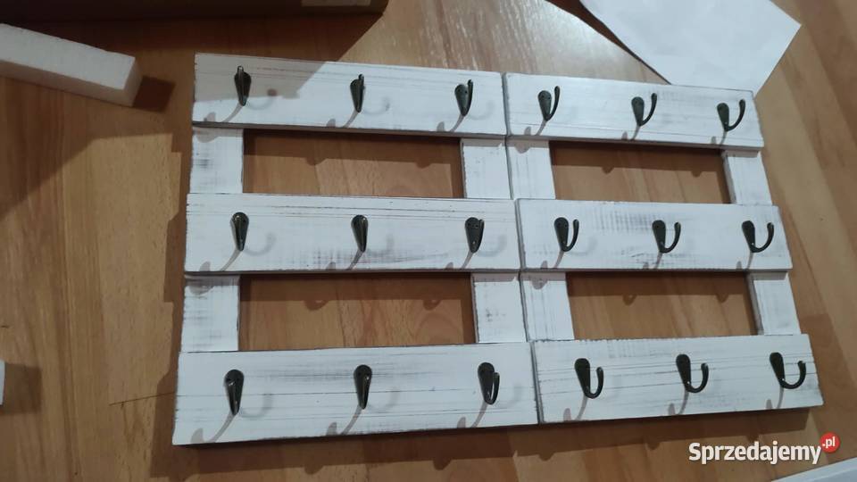 Regał ścienny na kubki drewniany z 18 haczykami wielkopolskie Książ Wielkopolski sprzedam