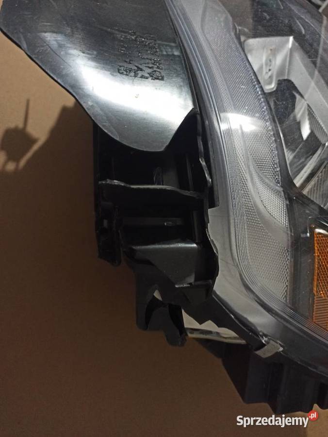 Lampa lewy przód Dodge Ram 2019 uszkodzona Libiąż