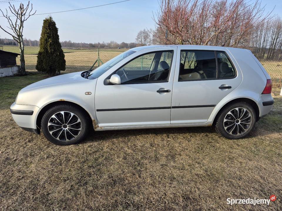 Vw golf 4 1999r Sprzedam radio Wielgie