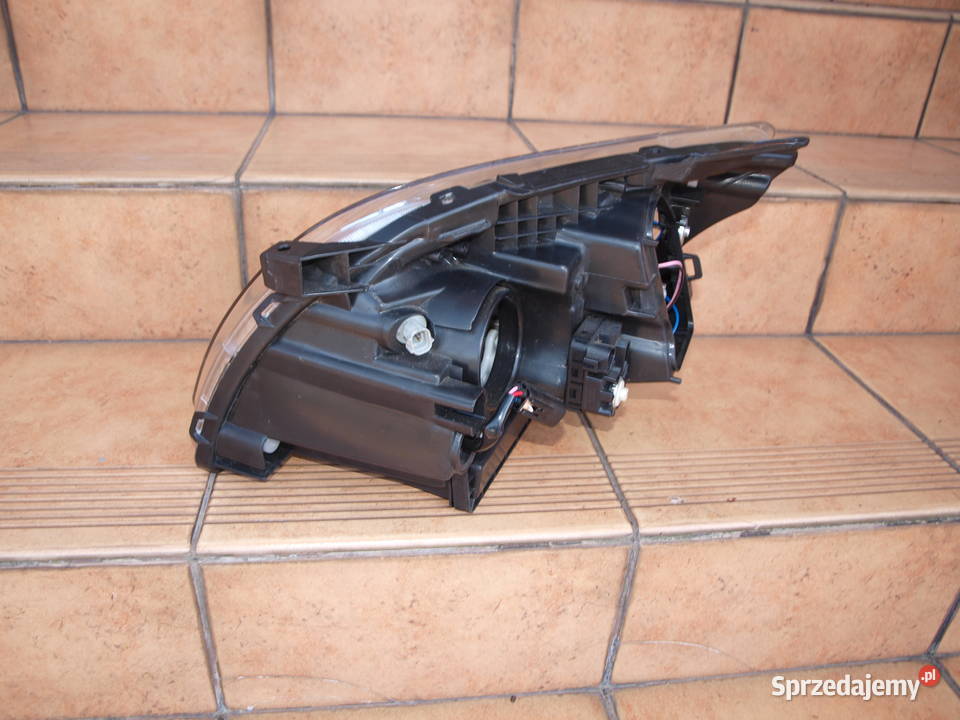 Toyota Avensis T25 lampa prawa przód zwykła 2003 prawe Kalisz