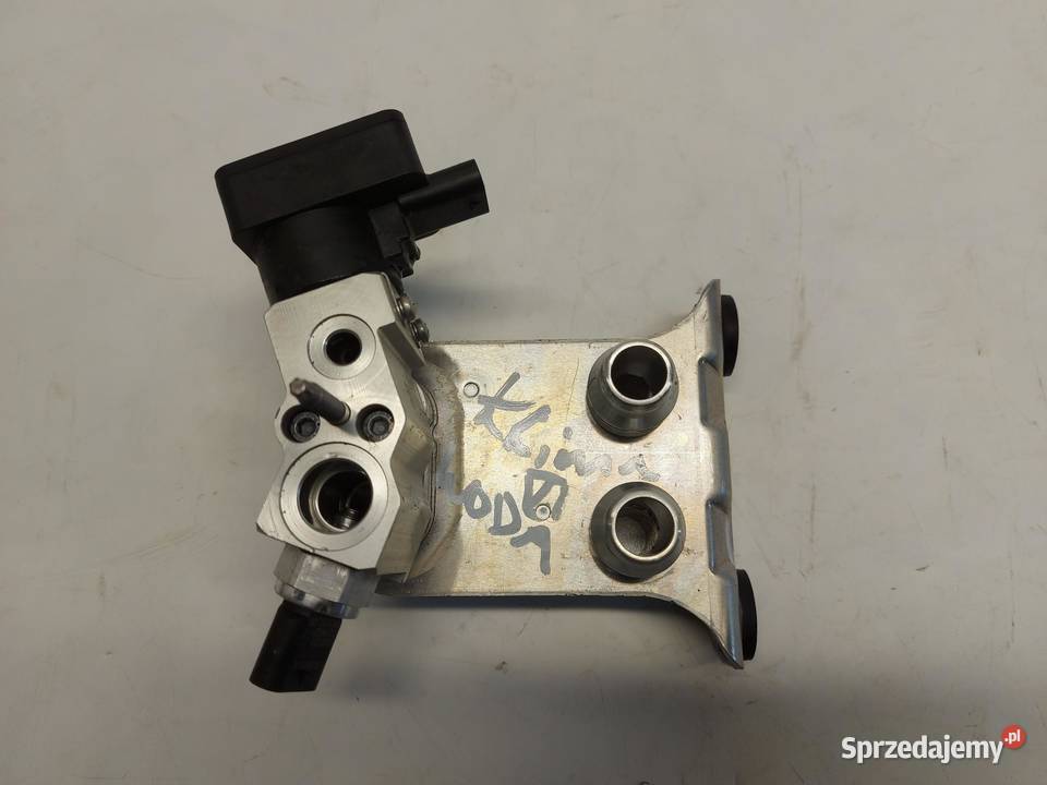 Mercedes EQA 250 W243 CHŁODNICZKA ZAWÓR