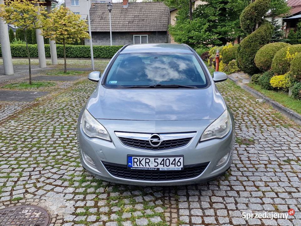 Opel Astra J 20 CDTI 160 SportTourer światła do jazdy dziennej